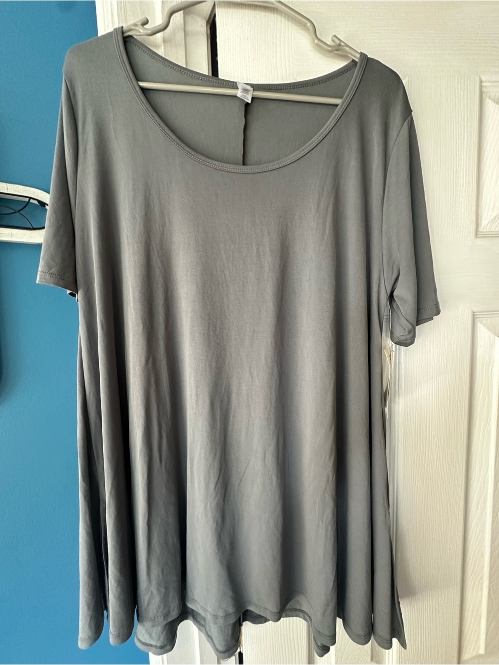 LuLaRoe Grey Scoop Neck Short Sleeve Tunic